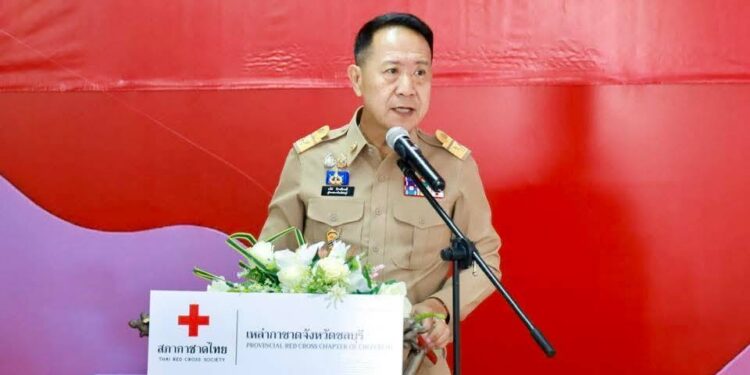 ผู้ว่าฯ ชลบุรีเป็นประธานพิธีมอบเข็มกาชาดเชิดชูเกียรติอาสาสมัครสภากาชาดไทย ชั้นที่ 3 ประจำปี 2568