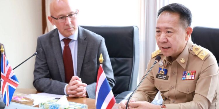 ผู้ว่าฯชลบุรี ต้อนรับเอกอัครราชทูตสหราชอาณาจักร หารือความร่วมมือดูแลนักท่องเที่ยวอังกฤษ เน้นความปลอดภัย-เศรษฐกิจ-คุณภาพการท่องเที่ยว