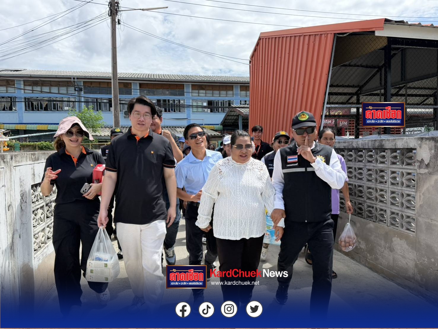 นายกเทศมนตรีตำบลคลองตำหรุ พร้อมคณะและภาคเอกชนในพื้นที่ลงพื้นที่เยี่ยมให้กำลังใจประชาชนกลุ่มเปราะบาง(ผู้ป่วยติดเตียง)ในชุมชน