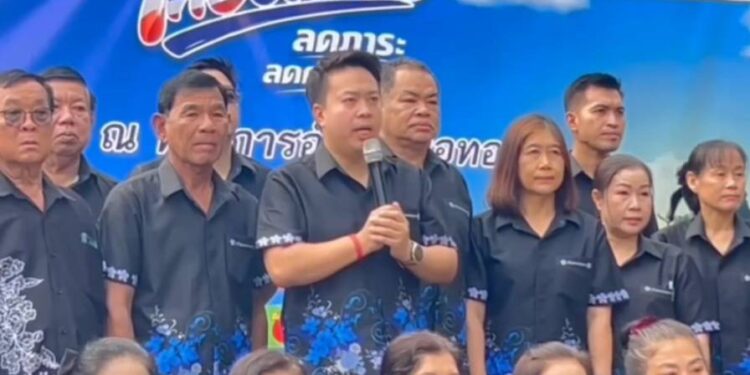 นายอำเภอบ่อทอง เปิดโครงการ “ไทยช่วยไทย” ลดค่าครองชีพ กระตุ้นเศรษฐกิจฐานราก