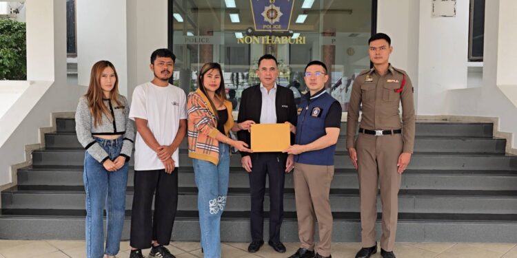 นนทบุรี คืบหน้า “ดร.แก้ว” พาผู้เสียหายยื่นหนังสือติดตามคดี เจ้าของอู่แสบ ซ่อมรถอะไหล่หาย ปิดอู่หนี