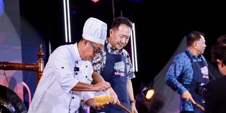ผู้ว่าฯ ชลบุรีเปิดรันเวย์รสชาติริมทะเลพัทยา “สีสันตะวันออก EEC” ชูอาหารท้องถิ่น 3 จังหวัด สู่เทศกาลกิน–เที่ยวสุดสร้างสรรค์