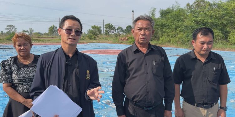 สกลนคร สนามฟุตซอล งบ 2 ล้าน พังจนร้าง