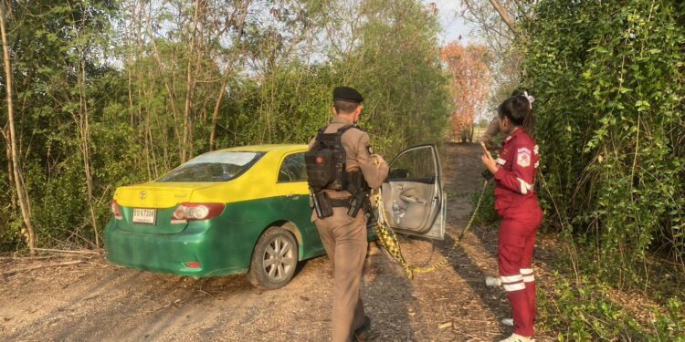 ฆาตกรรมคนขับแท็กซี่ ทิ้งศพกลางทุ่งนาอยุธยา ตำรวจเร่งล่าคนร้าย