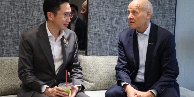 ประธาน ทปอ.มทร.ขานรับวาระแห่งชาติ ผนึก True-Google คิกออฟ ‘AI for All Thailand’ เร่งปั้นนักศึกษาเครือข่ายราชมงคลอุดช่องโหว่แรงงานดิจิทัล