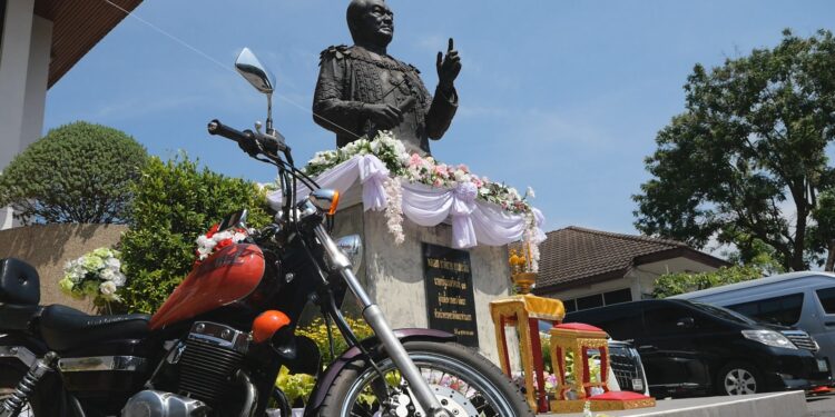รำลึก 28 ปี พล.อ.ชาติชาย ชุณหะวัณ นายกรัฐมนตรีคนที่ 17 ต้นแบบผู้นำวิสัยทัศน์กว้างไกล เปลี่ยนสนามรบเป็นสนามการค้า