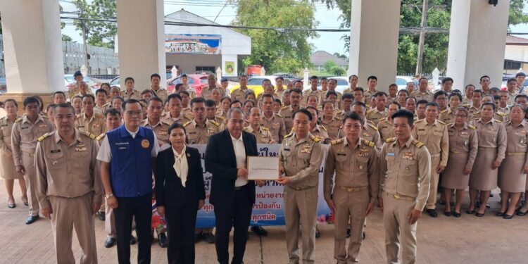 สกลนคร กำนัน ผญบ.ยื่นหนังสือประกาศจุดยืนถูกกล่าวหาค้ายาเพื่อศักดิ์ศรี