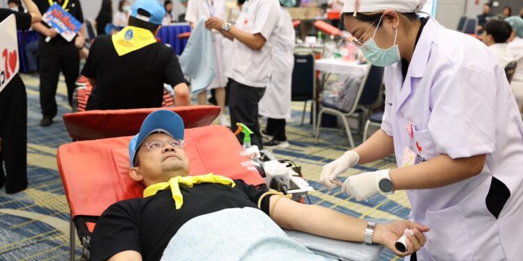 สมุทรปราการ ท่าอากาศยานสุวรรณภูมิ รวมพลังจิตอาสา บริจาคโลหิต–อวัยวะ ถวายเป็นพระราชกุศลแด่สมเด็จพระนางเจ้าสิริกิติ์ พระบรมราชินีนาถ พระบรมราชชนนีพันปีหลวง