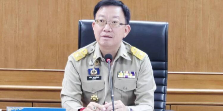 นายอำเภอเมืองชลบุรี เปิดประชุมสภาเทศบาลตำบลหนองรีครั้งแรก พร้อมประดับขีดให้กับ คณะผู้บริหารสมาชิกเทศบาล