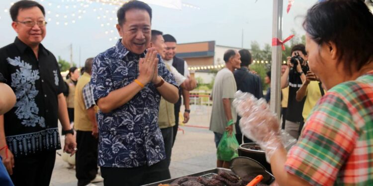 ชลบุรีสืบสาน “ประเพณีกองข้าวชาวบางทราย”ผู้ว่าฯนำประชาชนร่วมอนุรักษ์วัฒนธรรมชายฝั่ง สร้างความสามัคคีชุมชน