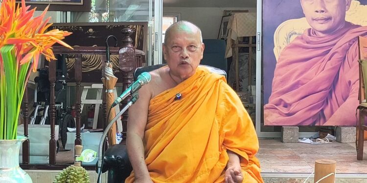 นนทบุรี พระพยอมติงกรณีไม่ให้พระต่างวัดนั่งบนอาสนะที่จัดเตรียมไว้งานสวดศพให้ลดอีโก้ลงบ้าง