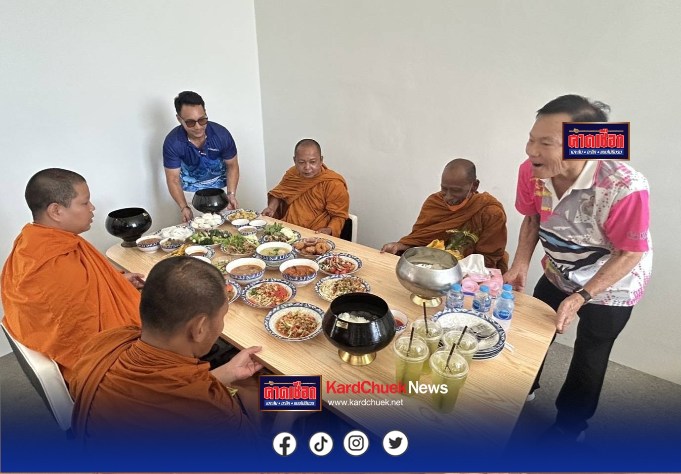 นายก อบต.บ้านเก่า นำคณะผู้บริหาร สมาชิก จัดพิธีทำบุญตลาดริมคลองพานทอง เพื่อเสริมความสิริมงคลแก่สถานที่และผู้ปฏิบัติงาน