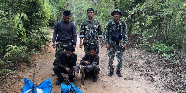 ปราจีนบุรี รวบ 2 พรานพ่อลูกลอบยิงกระจง อีเห็น 16 ซาก คามรดกโลกเขาใหญ่ ฝั่ง อ.นาดี อ้างจน หาเงินประทังชีวิต