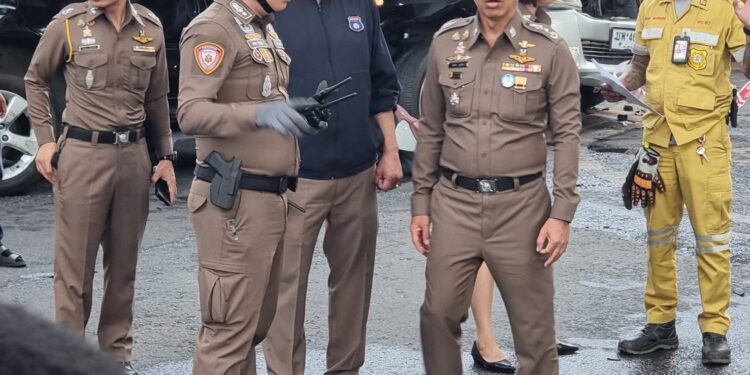 ผบ.ตร. สั่งด่วน ผบช.น. นำกำลังดูแลและอำนวยการจราจรเหตุขบวนรถไฟเฉี่ยวชนรถเมล์ มักกะสัน ขอประชาชนหลีกเลี่ยงเส้นทาง ล่าสุดเสียชีวิต 8 ราย บาดเจ็บ 15 ราย 