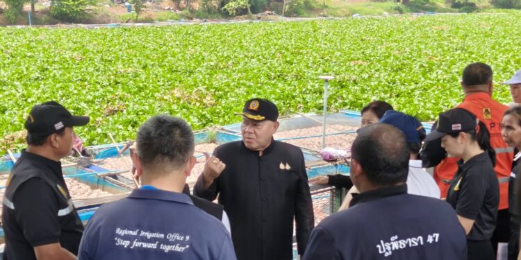 ปราจีนบุรี วิกฤตสายน้ำเดือด ภาคประชาชนปราจีนฯไม่ทน ลุกฮือลงฉันทามติจี้ยกเลิก ดินแลกน้ำ แฉลักไก่ขุดลึก 10 เมตร ทำตลิ่งพัง-น้ำแห้งขอด ซ้ำล่าสุดผักตบแน่นแม่น้ำปราจีนฯทำปลาทับทิมน็อกตายเซ่นพิษการเมืองเกือบ 34 ตัน ขู่เฉยพร้อมบุกทำเนียบฯ