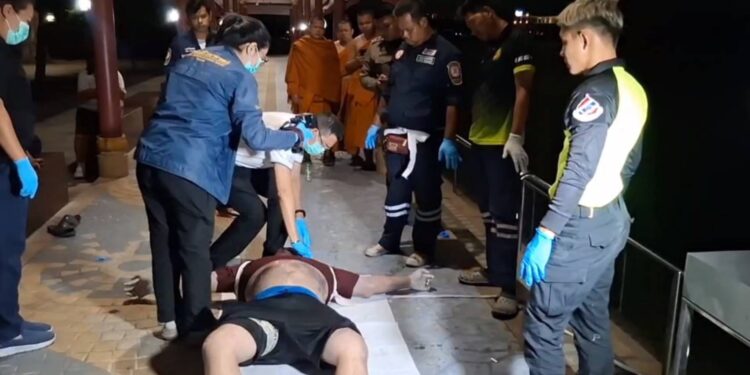 พบศพหนุ่มนิรนาม มีรอยสักกลางแผ่นหลัง ขึ้นอืดลอยแม่น้ำเจ้าพระยา ตำรวจเร่งตามหาญาติ