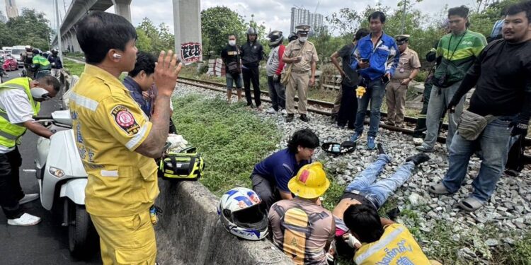 การรถไฟแห่งประเทศไทย (รฟท.) ชี้แจงข้อเท็จจริง กรณีชายถูกขบวนรถเฉี่ยวชน ยืนยัน เกิดจากผู้บาดเจ็บลักลอบฝ่าแนวแบริเออร์รุกเขตทางรถไฟ