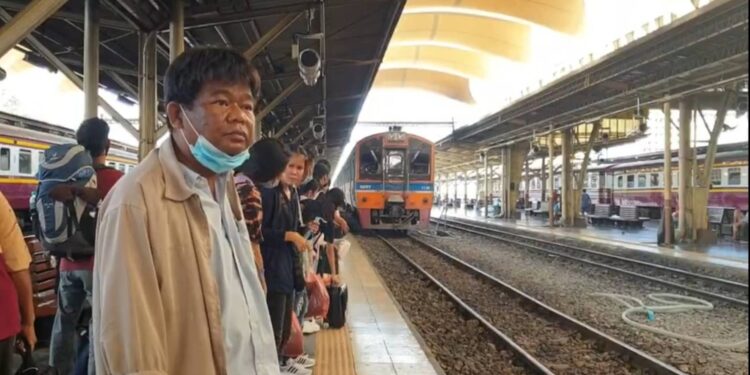 ปราจีนบุรี เสียงสะท้อนคนรากหญ้าปราจีนฯต้านคมนาคม ห้ามรถไฟเข้ากรุงฉะแก้ปัญหาไม่ตรงจุด-ซ้ำเติมคนจน จี้ทบทวนกั้นทางรถไฟ ด้าน รฟท. แจงปมศึกษาระบบ 3 เดือนยังไม่เคาะ