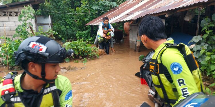 เพชรบูรณ์เจอน้ำป่าทะลักท่วมรอบที่ 3 เอ่อล้นท่วมถนนสายสระบุรี – หล่มสัก