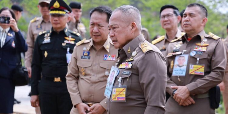 ราชเลขานุการในพระองค์ฯ ลงพื้นที่ “เกาะสีชัง” ตรวจความคืบหน้าแผนแม่บท “โครงการพัฒนาพื้นที่เกาะสีชัง” ยกระดับสู่เกาะท่องเที่ยวแห่งอนาคต