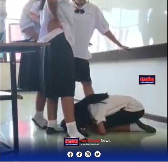 ชัยภูมิ แชร์ว่อนคลิป นร.รุ่นน้องตบเตะรุ่นพี่พร้อมสั่งให้กราบเท้ารับเปิดเทอมใหม่ แม่เห็นคลิปสุดทนพาลูกร้องสื่อยันเอาเรื่องให้ถึงที่สุดรับไม่ได้กับเหตุการณ์ที่เกิดขึ้น 