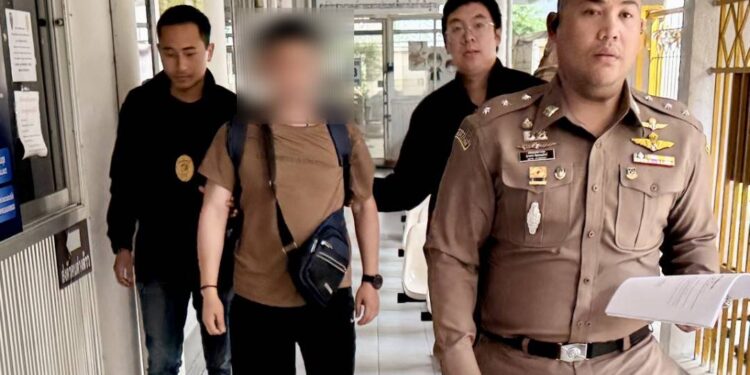 สืบ ตม.3 ปิดจ็อบเดือดวันเดียวล่า 2 ชาติ รวบหนุ่มจีนคดีลักทรัพย์-ตะครุบพ่อค้ายาฝรั่งเศสเครือข่าย 6 ประเทศ