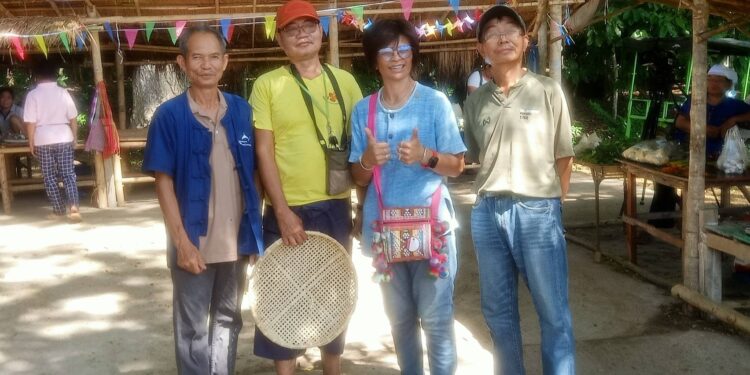 สกลนคร ชุมชนเข้มแข็งตลาดอินแปงสินค้าเกษตรปลอดสารเปิดทุกวันพุธ-อาทิตย์