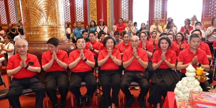 มูลนิธิป่อเต็กตึ๊ง จัดพิธีสวดเจริญพระพุทธมนต์ “ฉลองบรรลุธรรมหลวงปู่ไต้ฮง (ไต้ฮงกง) ” ในวันมหามงคลปฐมฤกษ์ 25 พฤษภาคม 69 เปิด “ศาลเจ้าไต้ฮงกงหยกขาว เฉลิมพระเกียรติ 72 พรรษา” อย่างเป็นทางการ โดยมีสาธุชนร่วมพิธีศักดิ์สิทธิ์อย่างคับคั่ง ณ ศาลเจ้าไต้ฮงกงหยกขาวฯ ถนนเจริญราษฎร์ เขตสาทร กรุงเทพมหานคร