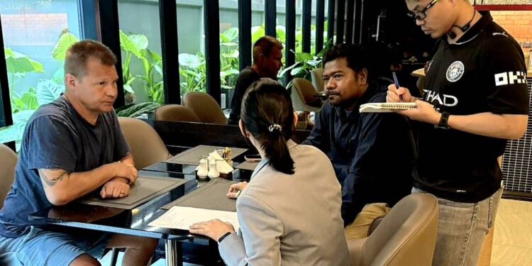 มิกา ซาโล,อดีตนักแข่ง F1 มาไทยได้ 1 วัน ออกจากร้านอาหารมีแผลปริศนาเลือดท่วมขา เย็บ 28 เข็ม เจ้าตัวไม่ยืนยันถูกกรีดขาจริง-อุบัติ หลังสื่อฟินแลนด์ประโคมข่าวถูกชิงทรัพย์ในไทย