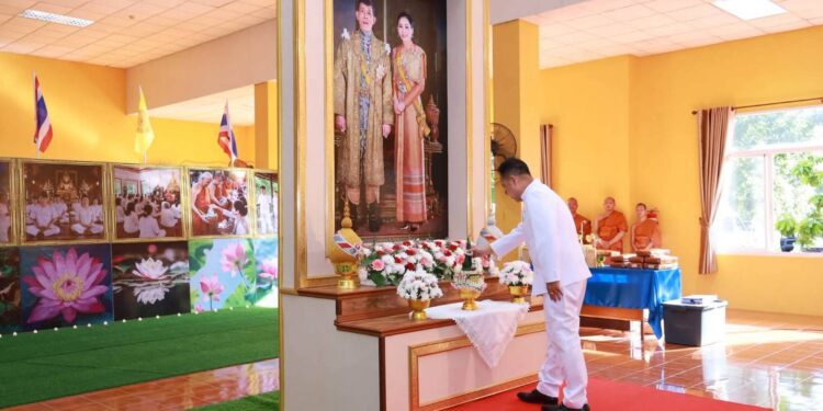ผู้ว่าฯ ชลบุรี นำพุทธศาสนิกชนร่วมพิธีเวียนเทียนและบำเพ็ญกุศล เนื่องในวันวิสาขบูชา ณ พุทธมณฑลชลบุรี