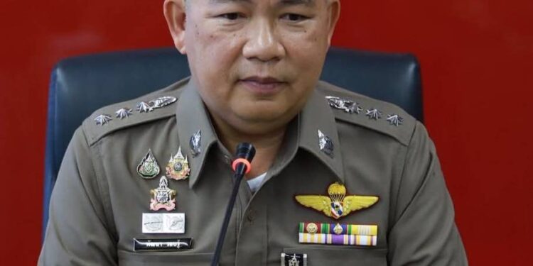 ผกก.สภ.ดอนหัวฬ่อจัดหนักประชุมประจำเดือน มอบรางวัลจับรับจำนำรถดอกเบี้ยโหด มอบรางวัลตำรวจทำดี จับรางวัลประจำเดือน มอบเงินให้วันเกิด แจกล๊อตเตอรี่ ลุ้นโชค
