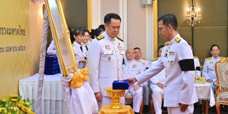 อำนาจเจริญ พ่อเมืองเข้ารับพระราชทานเครื่องราชอิสริยาภรณ์ชั้นสายสะพาย “มหาวชิรมงกุฎ” ประจำปี 2568 เชิดชูเกียรติข้าราชการมหาดไทย