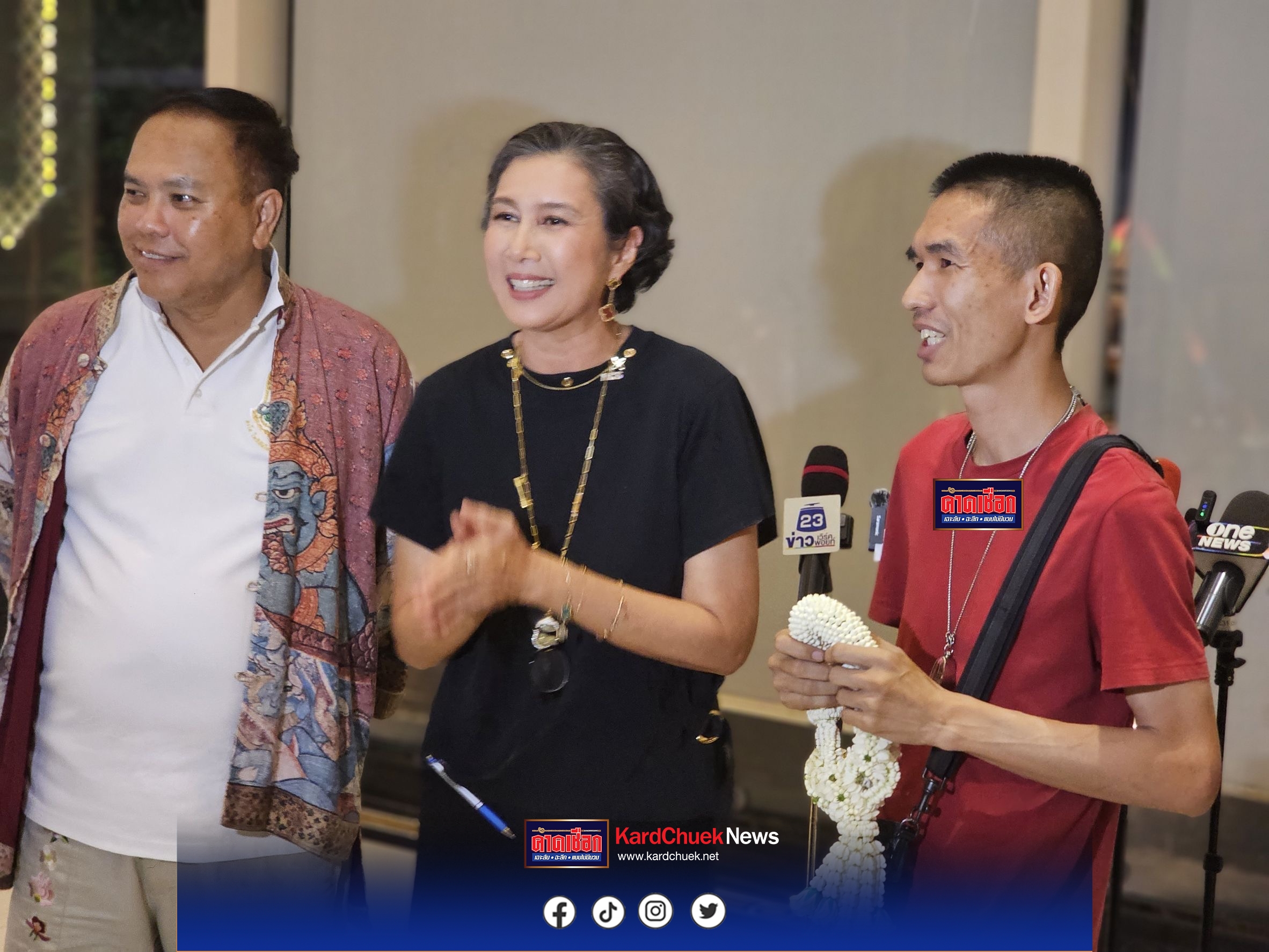 เซียนพระ “มหาหนึ่ง” หอบมาลัยขอขมา “มาดามเก่ง” หลังให้สัมภาษณ์เรื่องโดนมาดามเก่งอุ้มทวงหนี้ ด้านมาดามเก่งรับขอขมาพร้อมยกหนี้ที่เหลืออีก 7 ล้านบาทให้ทั้งหมด