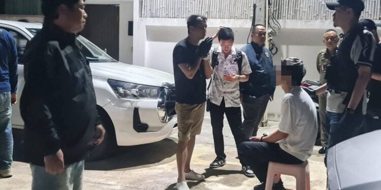 ชลบุรี เจอซีโฟ 5 ลูก อาวุธปืนเพียบ ต้องย้ายคนออกจากตึก