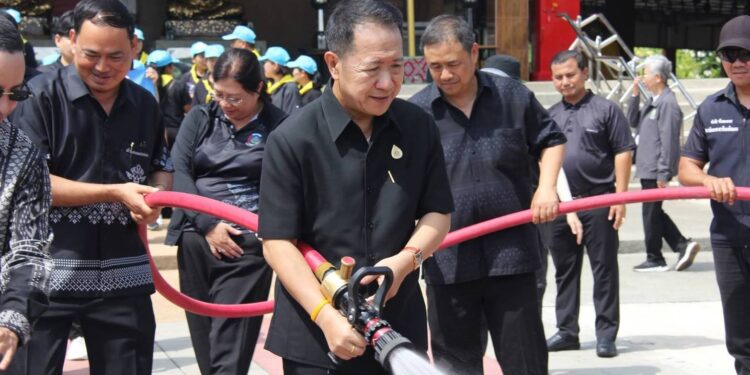 ผู้ว่าฯ ชลบุรี รวมพลัง Big Cleaning Day วัดเนื่องจำนงค์เฉลิมพระเกียรติสมเด็จพระนางเจ้าฯ พระบรมราชินี