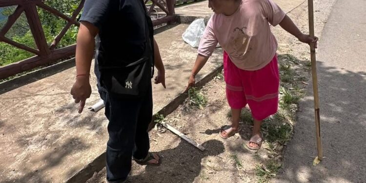 แม่ฮ่องสอน ชาวบ้านจี้ปางมะผ้า เร่งล่ากลุ่มวัยรุ่นก่อเหตุรุมทำร้าย ชิงทรัพย์จุดชมวิวบ้านลุกข้าวหลาม อำเภอปางมะผ้าและเหตุป่วนเมืองสารพัด