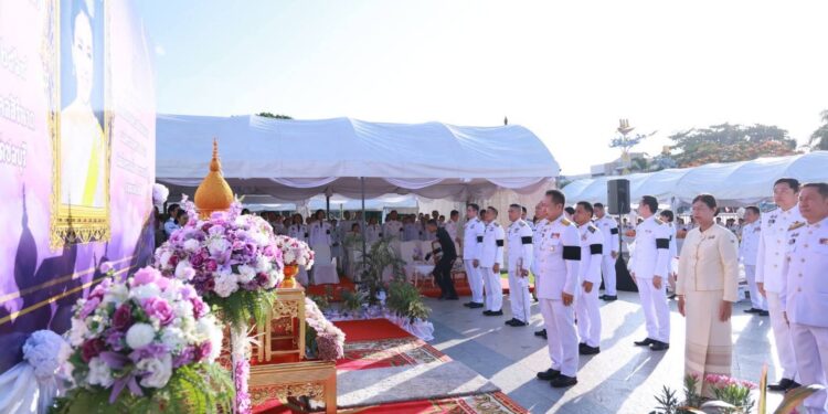 ชลบุรี จัดพิธีเจริญพระพุทธมนต์และทำบุญตักบาตรถวายพระราชกุศล เฉลิมพระเกียรติ เนื่องในโอกาสพระราชพิธีมหามงคลเฉลิมพระชนมพรรษา 4 รอบ สมเด็จพระนางเจ้าฯ พระบรมราชินี 3 มิถุนายน 2569