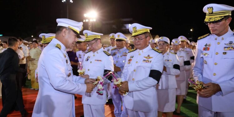 จังหวัดชลบุรี จัดพิธีถวายเครื่องราชสักการะและวางพานพุ่ม พร้อมจุดเทียนถวายพระพรชัยมงคล เนื่องในโอกาสพระราชพิธีมหามงคลเฉลิมพระชนมพรรษา 4 รอบ สมเด็จพระนางเจ้าฯ พระบรมราชินี 3 มิถุนายน 2569