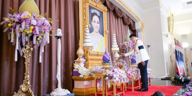 อำนาจเจริญ ผู้ว่าราชการจังหวัดพร้อมนายกเหล่ากาชาดจังหวัดอำนาจเจริญ ร่วมงานสโมสรสันนิบาตเฉลิมพระเกียรติ เนื่องในโอกาสพระราชพิธีมหามงคลเฉลิมพระชนมพรรษา 4 รอบ สมเด็จพระนางเจ้าฯ พระบรมราชินี