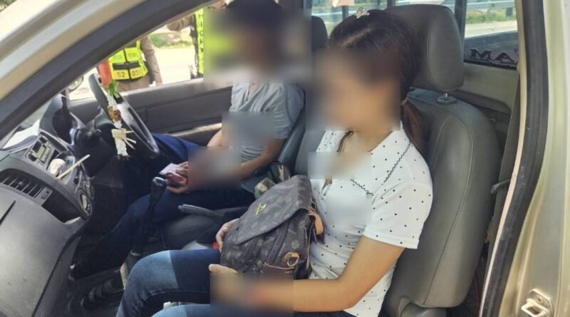 ตำรวจทางหลวงลำปางรวบ 2 ผู้ต้องหาคาด่านตรวจ พบยาบ้าซุกในรถ ตรวจปัสสาวะเป็นสีม่วงทั้งคู่