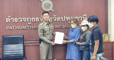ปทุมธานี สองพี่น้องอาชีพรับจ้างเย็บผ้าร้องผู้การและสื่อขอความเป็นธรรมจากเป็นโจทย์กลับกลายเป็นจำเลยถูกฟ้องเรียกเงิน 3 แสน
