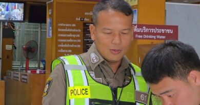 นนทบุรี ตร.จราจรสภ.นนทบุรีแจงกรณีสาวบัญชีร้องสายไหมต้องรอดโวยล็อกล้อไม่เป็นธรรมจับใส่กุญแจมือ ถูกตั้ง 3 ข้อหาหนัก