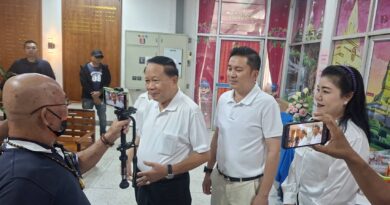 ป๋านิรันดร์ นาเมืองรักษ์ อดีตส.ส.บ้านใหญ่ร้อยเอ็ด หวลลงสนามเลือกตั้งนายก อบจ.ร้อยเอ็ด มาสมัครคนแรกในนามผู้สมัครจากพรรคภูมิใจไทย จับได้เบอร์ 2