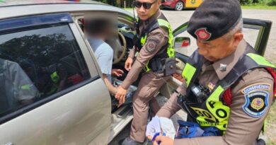 ตำรวจทางหลวงลำปางรวบ 2 หนุ่มฉี่ม่วง ซุกยาบ้า-ไอซ์ พร้อมปืนลูกซองคารถ พบหนีหมายจับคดียาเสพติด