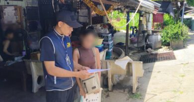 กองปราบรวบสาวเซียนพระ รับจ้างเปิดบัญชีม้าหลอกผู้เสียหายกว่า 1 ล้านบาท โดนจับคาแผงพระ   