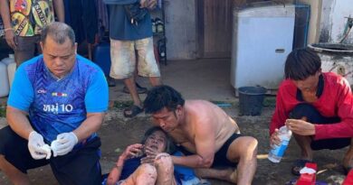 ปราจีนบุรี นาทีระทึก ลูกกตัญญูลุยไฟฝ่าควันโขมง อุ้มแม่ป่วยติดเตียงรอดตายหวุดหวิด