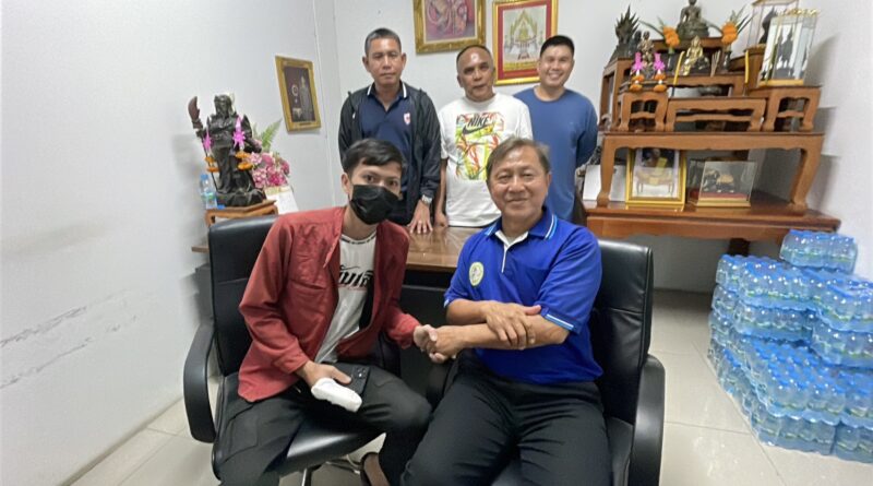 ปทุมธานี รองผกก.คลองหลวง เชิญ รปภ.และหนุ่มคู่กรณีมาไกล่เกลี่ยจบด้วยดีต่างไม่ติดใจรวมถึงค่าเสียหายด้วย