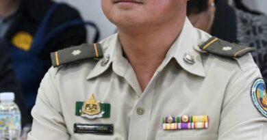 ปราจีนบุรีสัมภาษณ์พิเศษ นายประวัติศาสตร์ จันทร์เทพ บุรุษเหล็กผู้กุมบังเหียนหัวหน้าอุทยานแห่งชาติทับลานมาอย่างยาวนานถึง 10 ปี. เจาะลึก 10 ปีศึกสายเลือดป่าทับลาน วันแมพ(One Map) พ่นพิษหรือคืนความเป็นธรรม