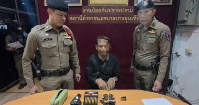สายตรวจบางขุนเทียนรวบหนุ่มเสพยาคลั่งโชว์ปืน