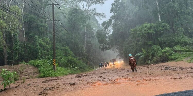 แม่ฮ่องสอน ด่วนแจ้งเตือนภัย ดินสไลด์ปิดทับเส้นทางหลวง สาย 108(แม่สะเรียง-ฮอด) ช่วงแม่สะเรียง-แม่เหาะ
